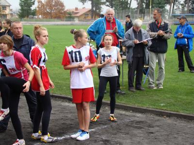 SZTAFETOWE BIEGI PRZEŁAJOWE DZIEWCZĄT 2013/14 r. w TOMASZOWIE LUBELSKIM